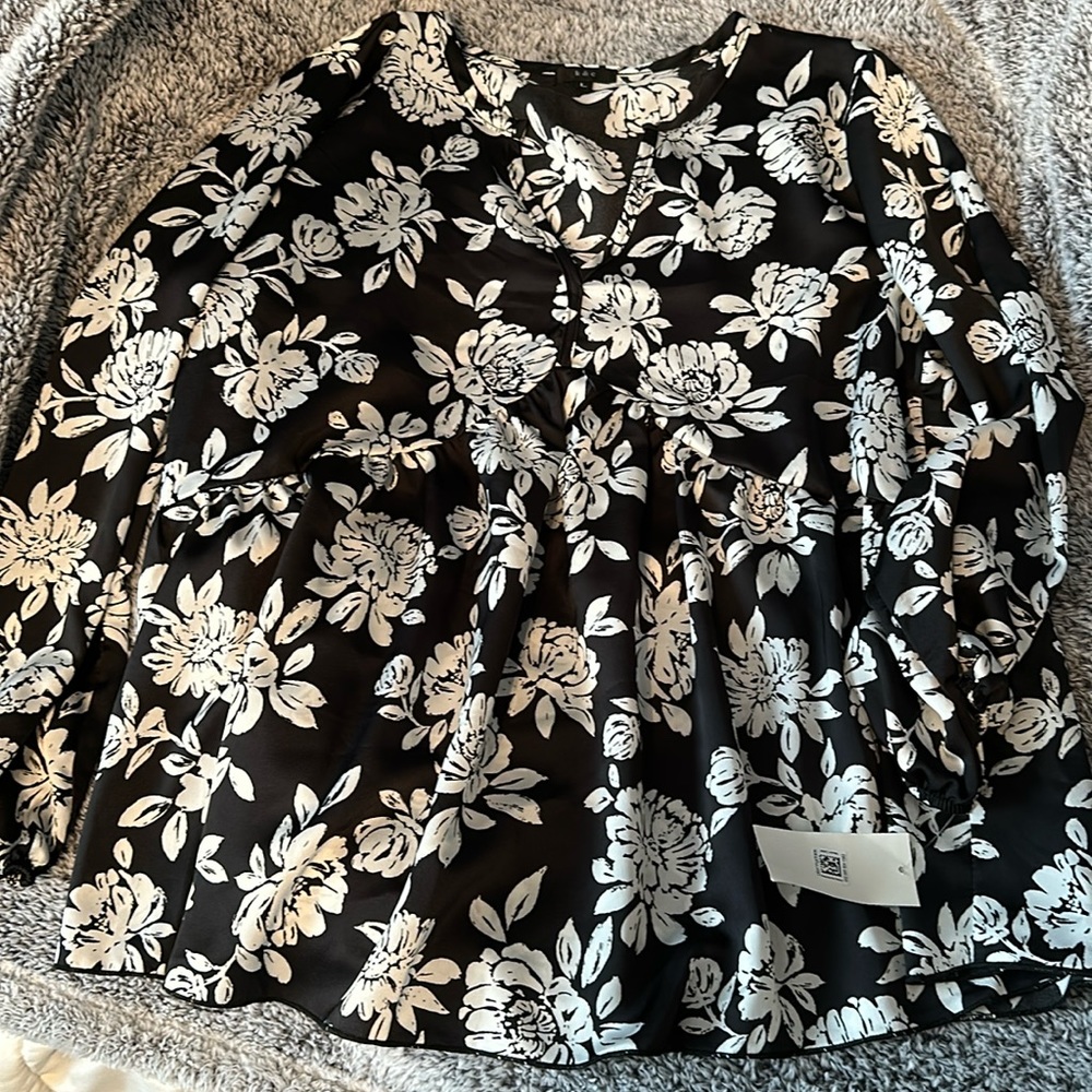 Ladies silky baby doll blouse..nwt